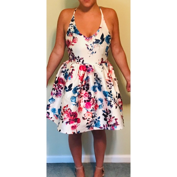 Fun, Feminine, Floral Pouf Dress - Picture 2 of 5